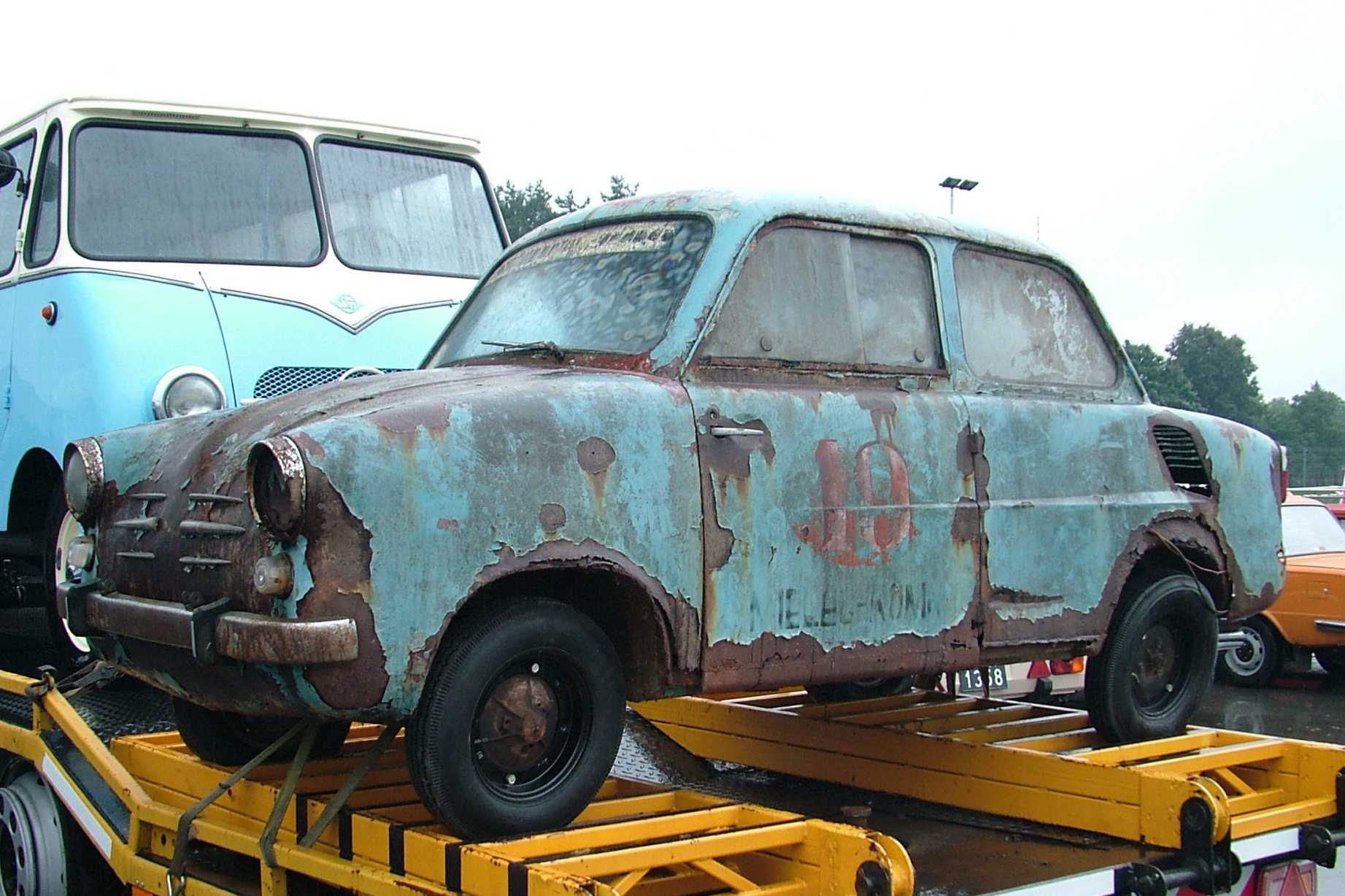 Mister 77 na lawecie, opis lewego boku